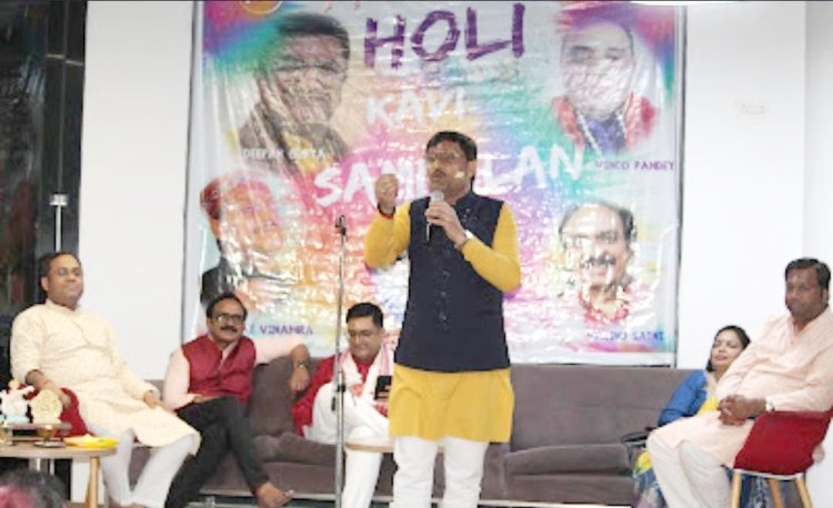 होली के अवसर पर सेक्टर 137 स्थित इको सिटी में आयोजित हुआ शानदार हास्य कवि सम्मेलन