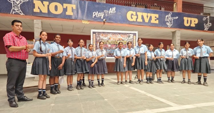 मॉडर्न स्कूल नोएडा ने पहलगाम आतंकी हमले के पीड़ितों को श्रद्धांजलि अर्पित की