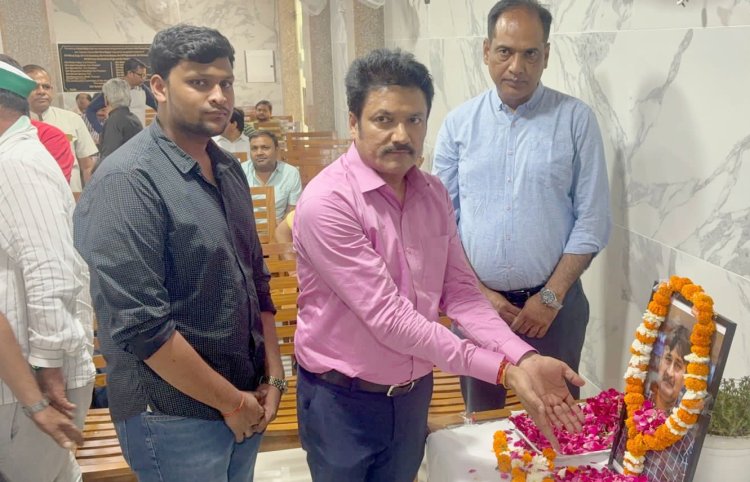 वरिष्ठ पत्रकार डॉ विजय कुमार राय को मीडियाकर्मियों ने दी श्रद्धांजलि