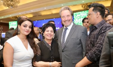 अमिताभ बच्चन एवं ऐश्वर्या राय पसंद है  : एरोल मस्क