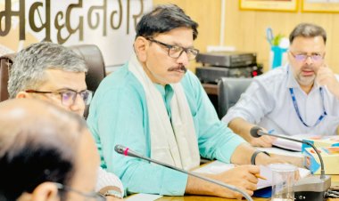 बैंक संबंधी योजनाओं के बारे में जनता को जानकारी देने के लिए गांव-गांव कैंप लगाए जाएं - धीरेन्द्र सिंह