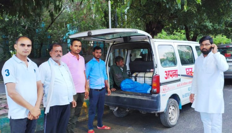 बीमार व्यक्ति को चिकित्सा के लिए भिजवाया 'अपना घर आश्रम' दिल्ली