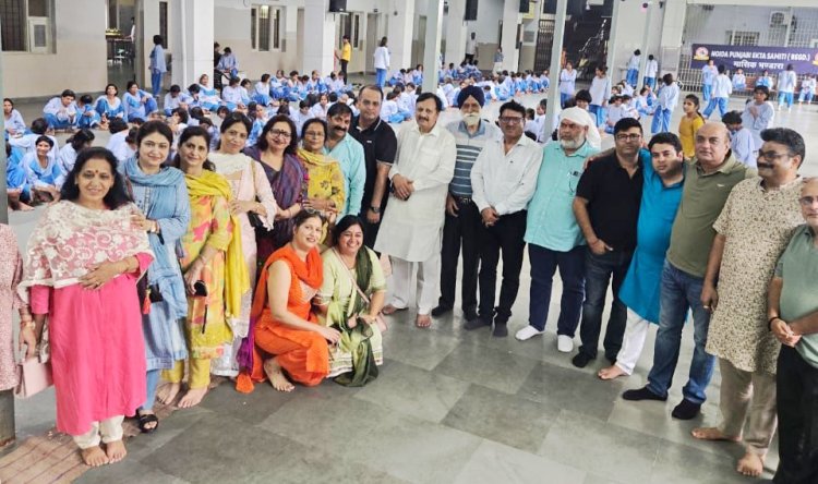 नोएडा पंजाबी एकता समिति द्वारा अपना घर में भजन संध्या एवं भंडारे का आयोजन