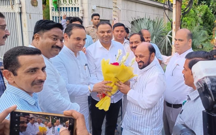 शहर की उच्च शिक्षा से जुड़ी समस्याओं से मंत्री को अवगत कराया