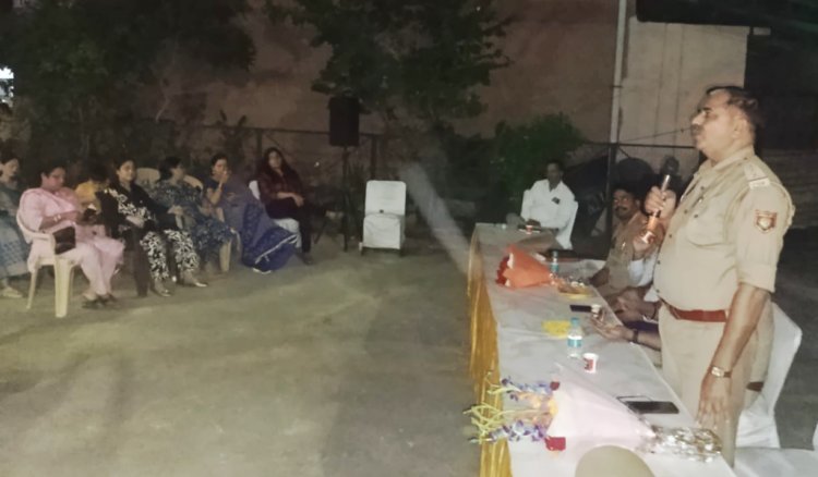 सोसाइटी मे सुरक्षा और साइबर क्राइम पर निवासीयो को किया जागरूक