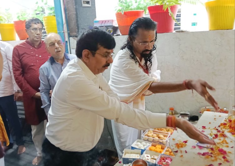 श्री कृष्ण एवं गौमाता मन्दिर में 56 भोग प्रसाद का लगाया भोग, गौमाता का हुआ पूजन