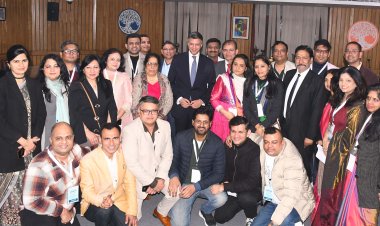 पूर्व छात्र पुनर्मिलन कार्यक्रम में एमिटी छात्रों ने पुरानी यादे ताजा की