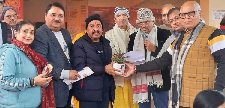 श्रीजी गौ सदन सामूहिक हवन में सम्मिलित हुए नोएडा पंजाबी समाज पदाधिकारी,  हुए सम्मानित