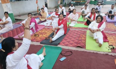 भारतीय योग संस्थान के 60वें स्थापना दिवस पर रजत विहार योगा केंद्र में उत्सव आयोजित