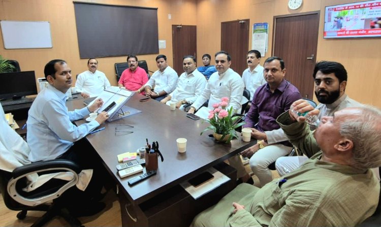स्वच्छता व्यवस्था को लेकर फोनरवा प्रतिनिधिमंडल ने विशेष कार्याधिकारी क्रांति शेखर से की मुलाकात